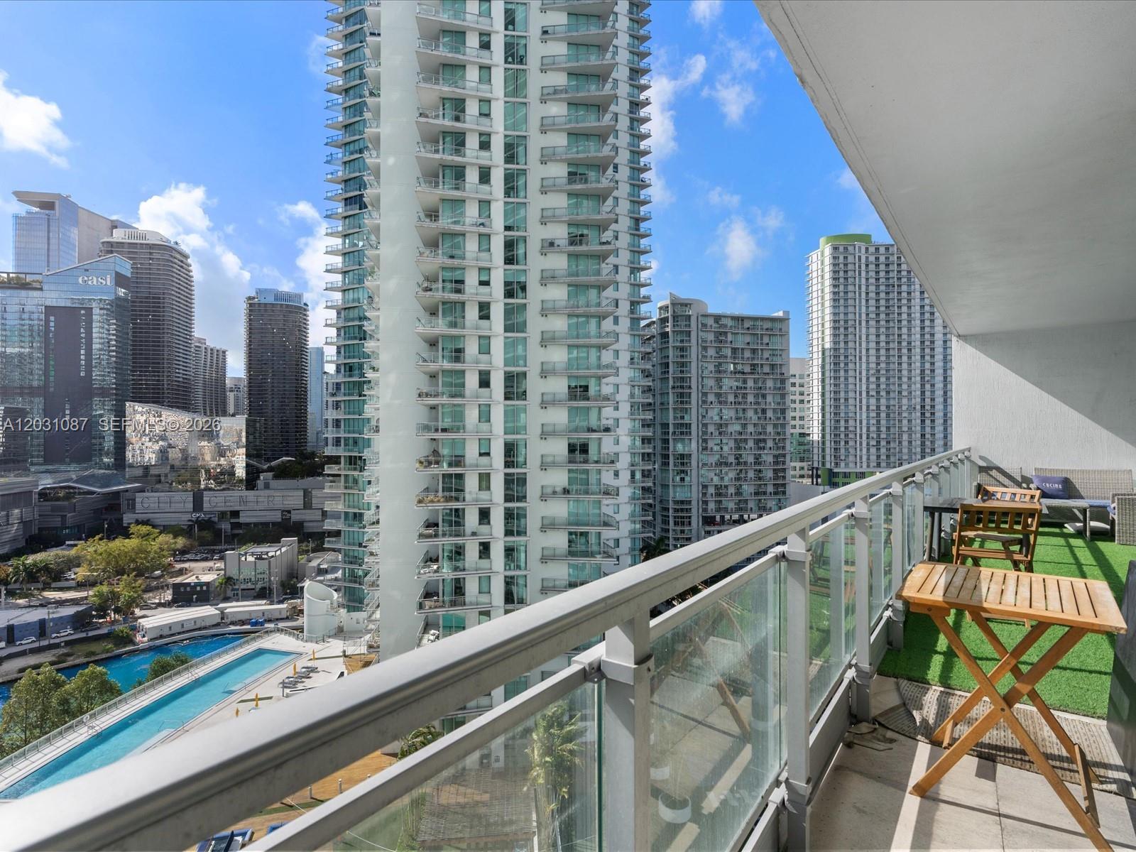 90 SW 3rd St #2015, Miami FL 33130