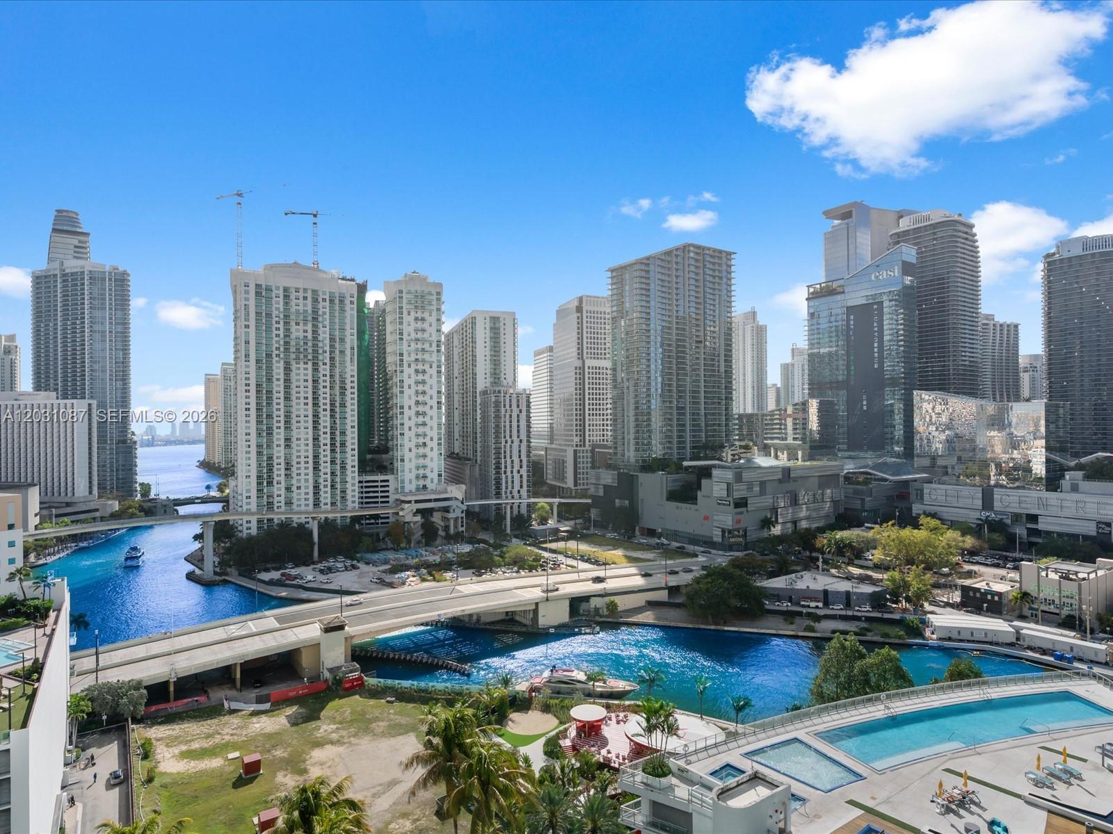 90 SW 3rd St #2015, Miami FL 33130