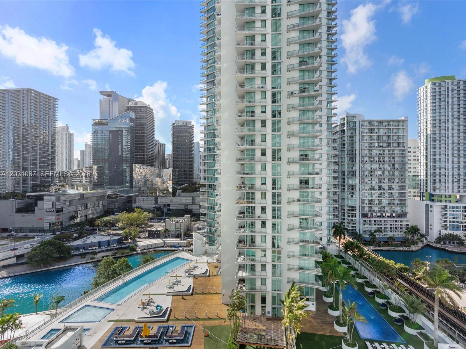 90 SW 3rd St #2015, Miami FL 33130