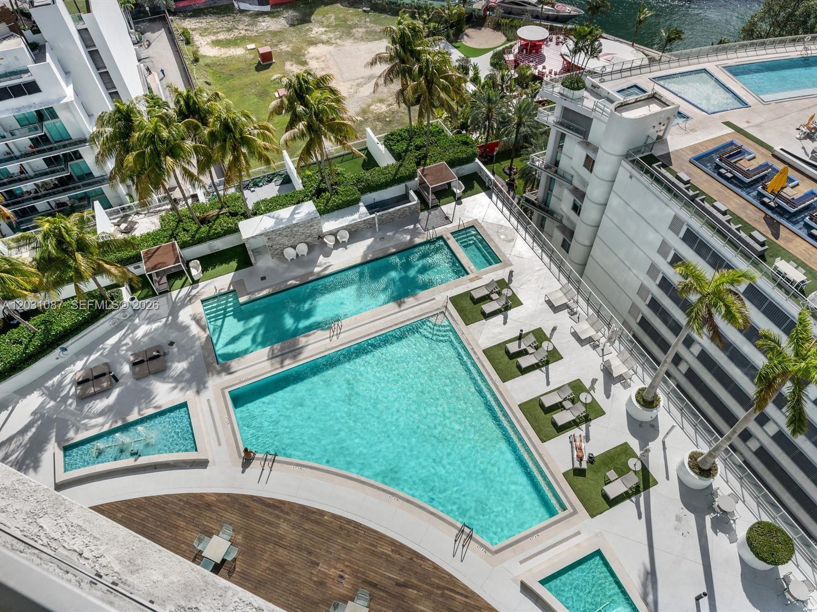 90 SW 3rd St #2015, Miami FL 33130
