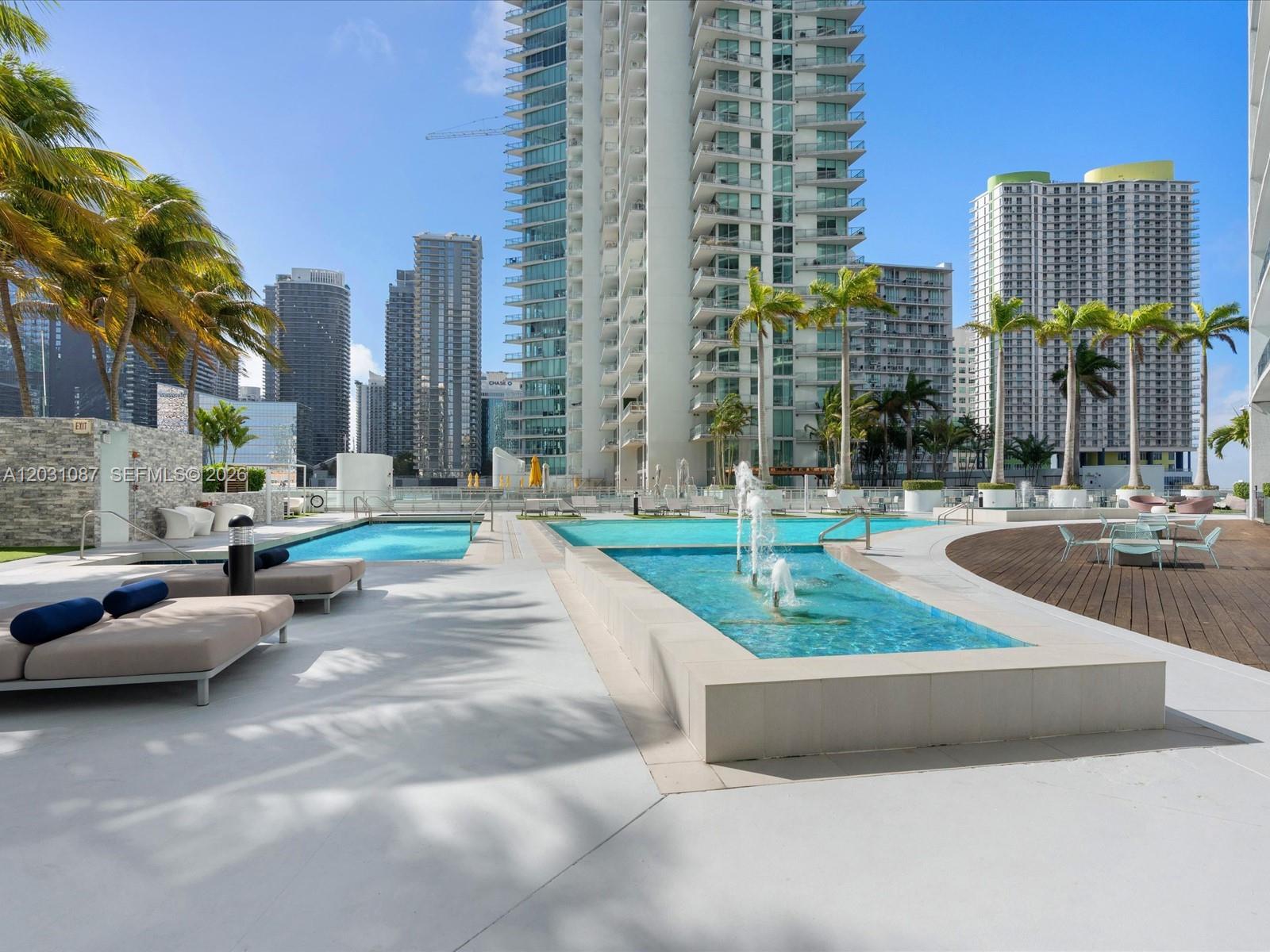 90 SW 3rd St #2015, Miami FL 33130