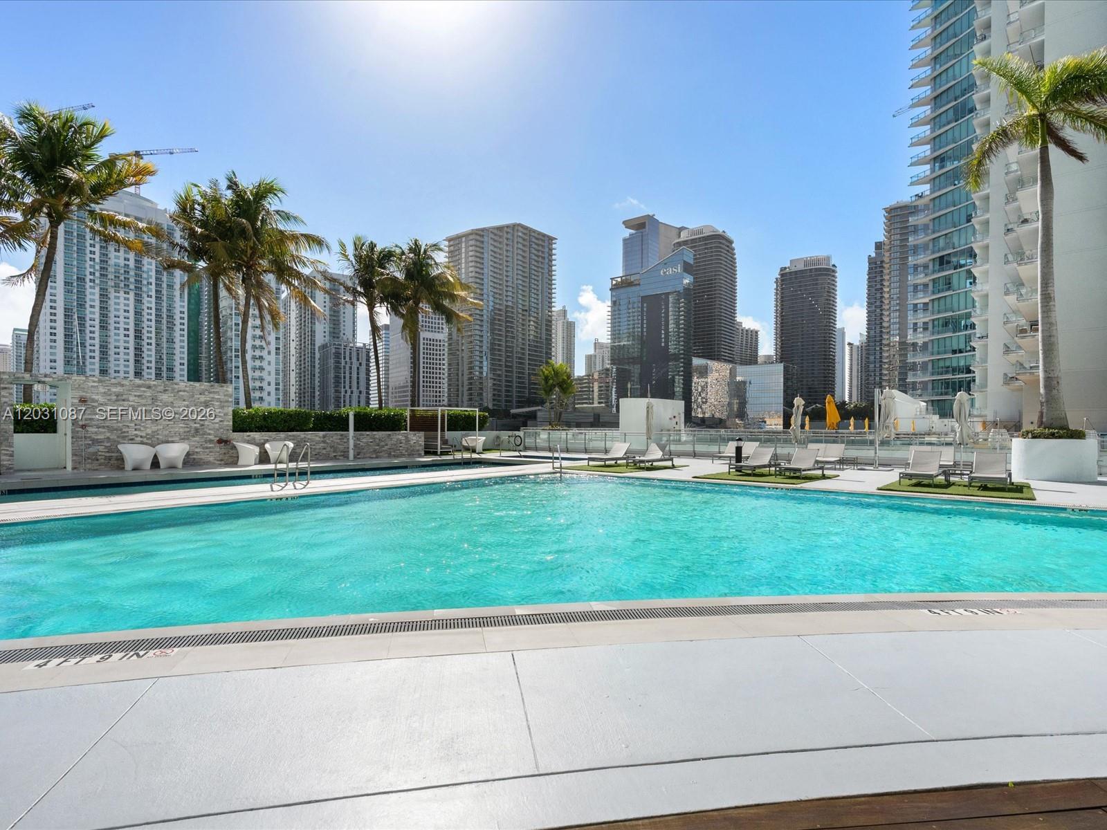 90 SW 3rd St #2015, Miami FL 33130