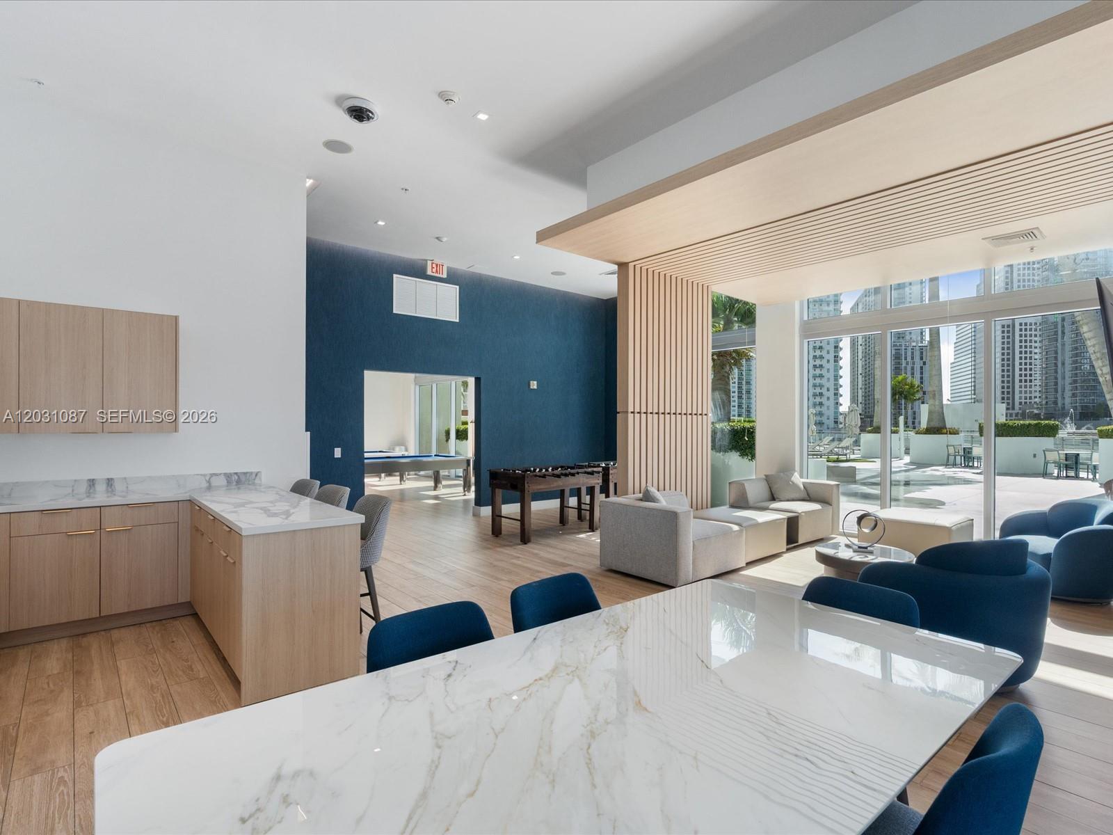 90 SW 3rd St #2015, Miami FL 33130