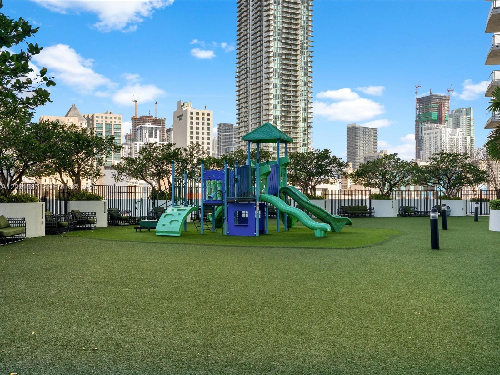 90 SW 3rd St #2015, Miami FL 33130