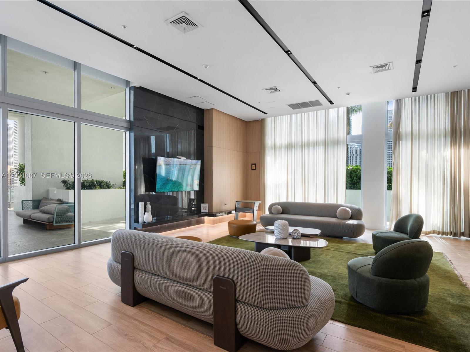 90 SW 3rd St #2015, Miami FL 33130