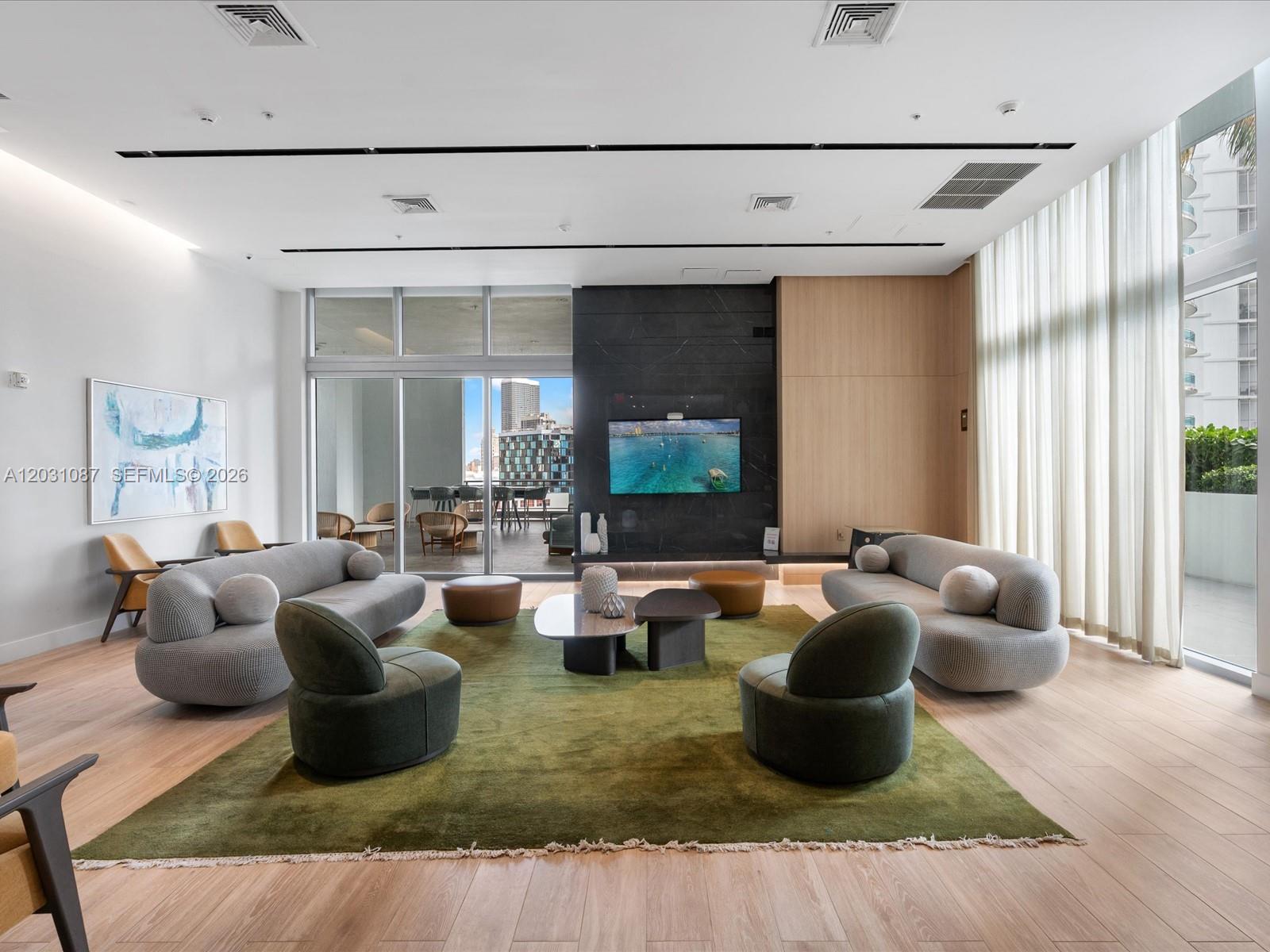 90 SW 3rd St #2015, Miami FL 33130