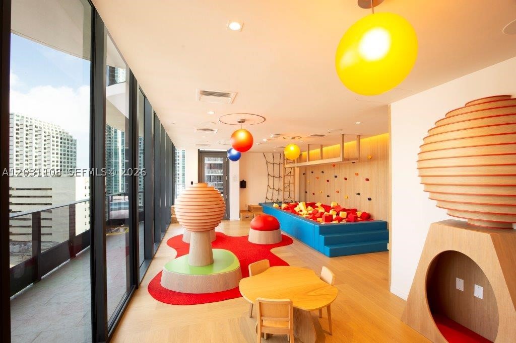 1000 Brickell Plz #4609, Miami FL 33131