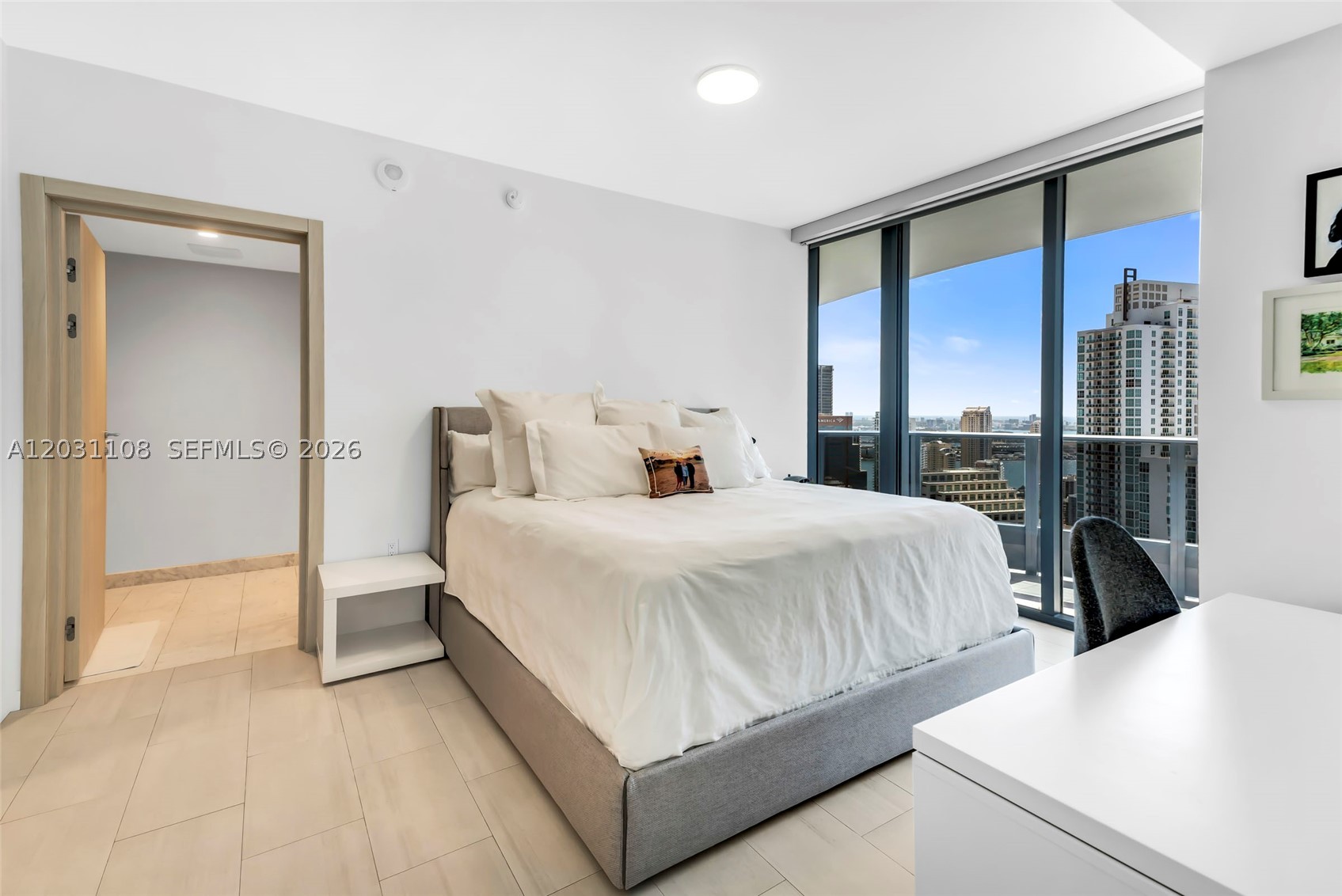 1000 Brickell Plz #4609, Miami FL 33131