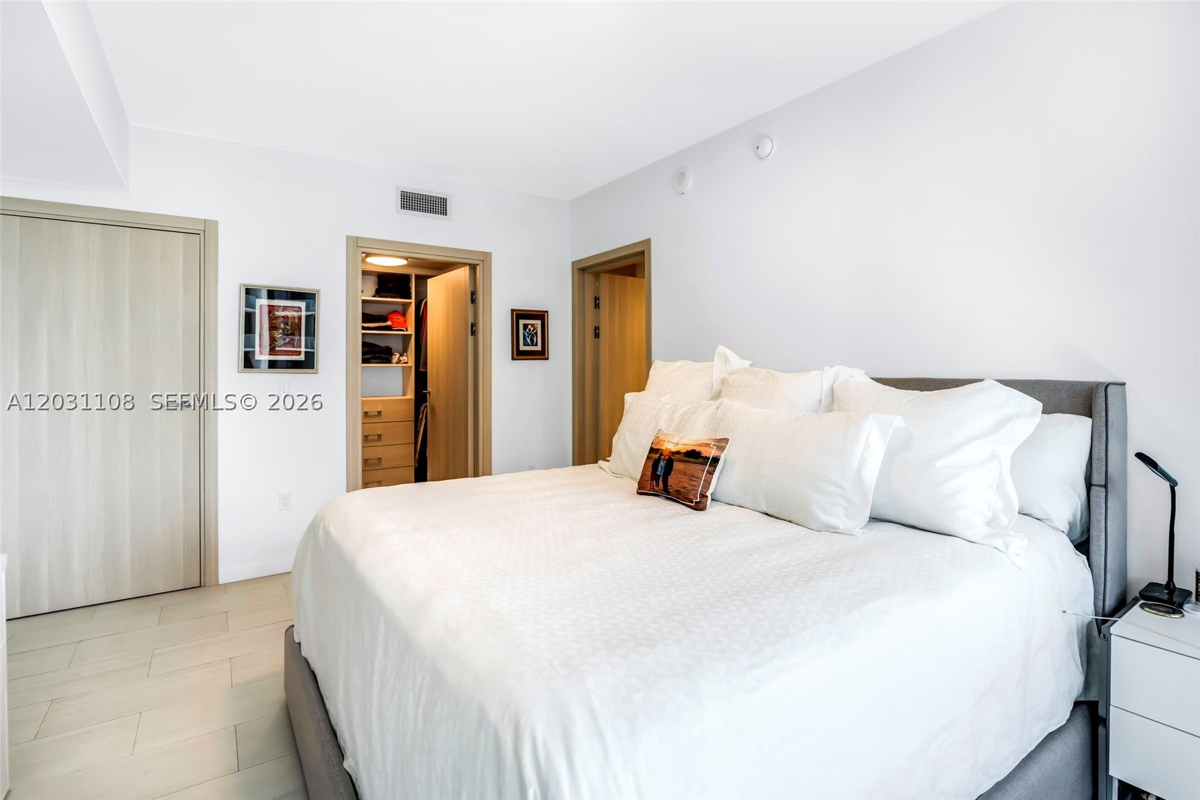 1000 Brickell Plz #4609, Miami FL 33131