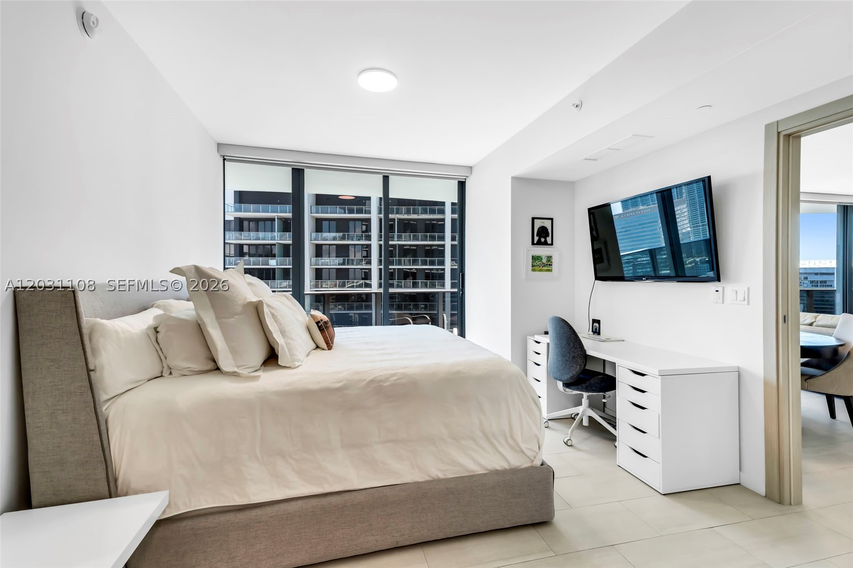 1000 Brickell Plz #4609, Miami FL 33131
