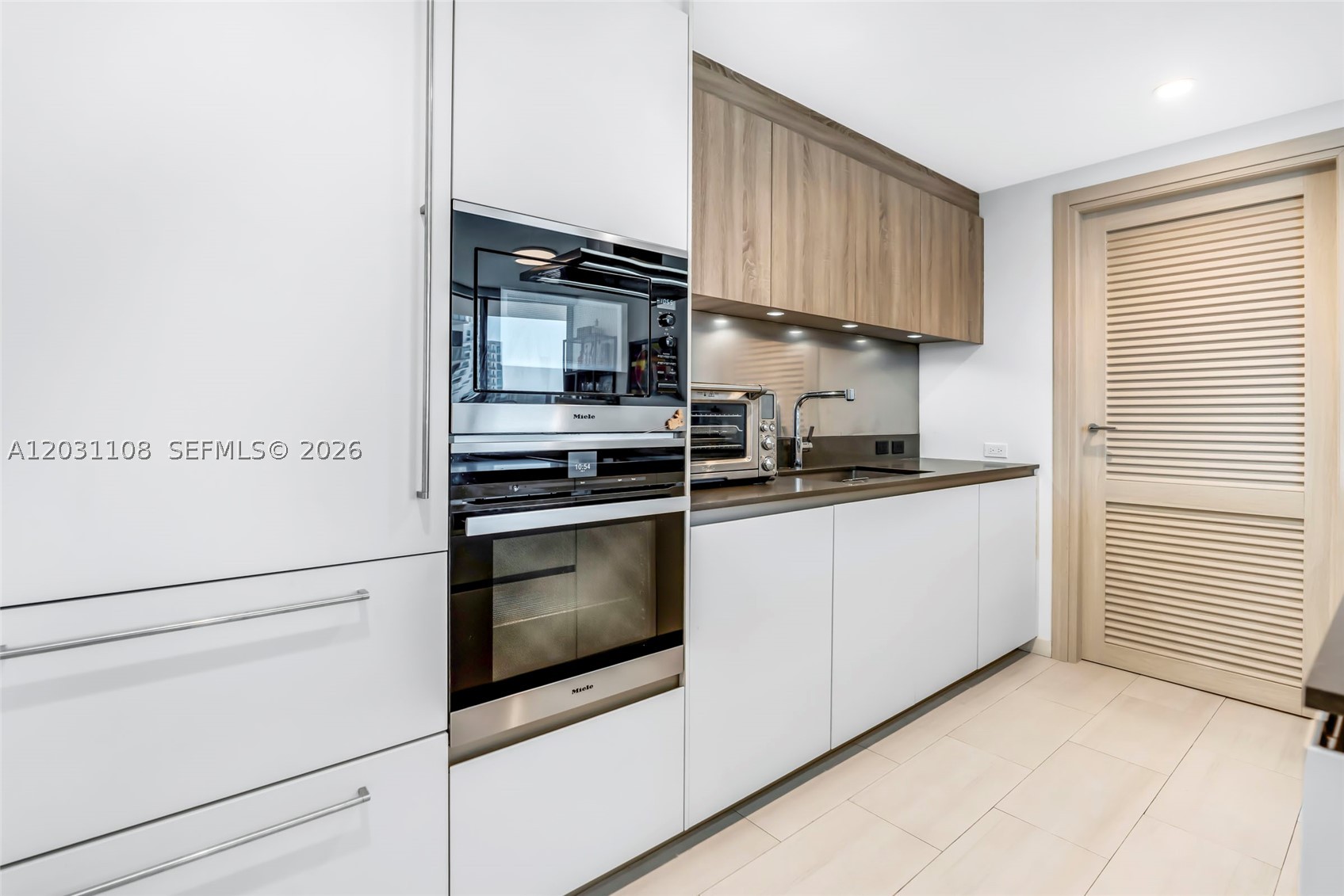 1000 Brickell Plz #4609, Miami FL 33131