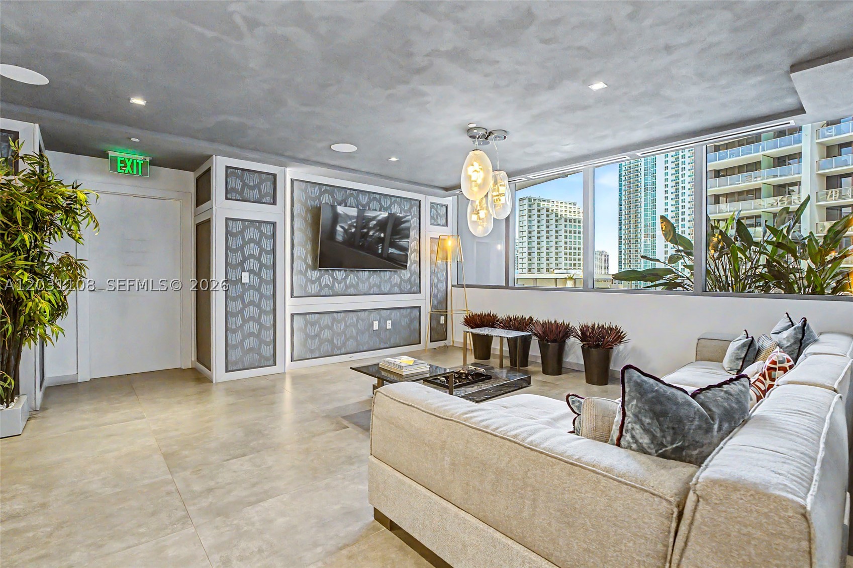 1000 Brickell Plz #4609, Miami FL 33131