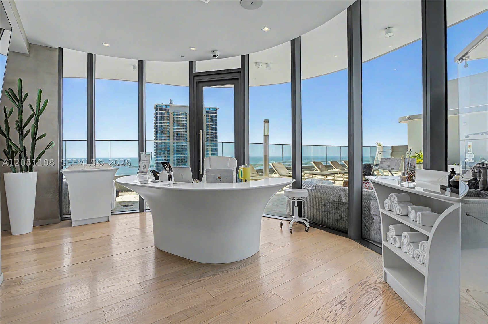 1000 Brickell Plz #4609, Miami FL 33131