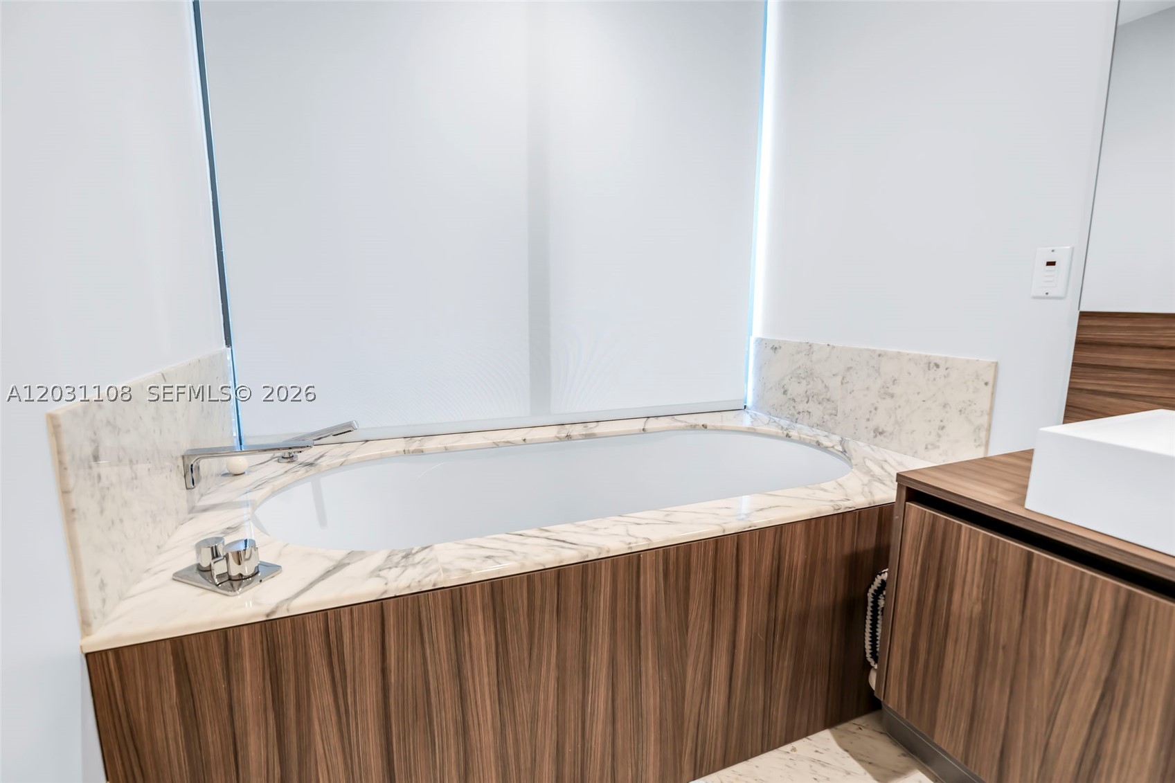 1000 Brickell Plz #4609, Miami FL 33131