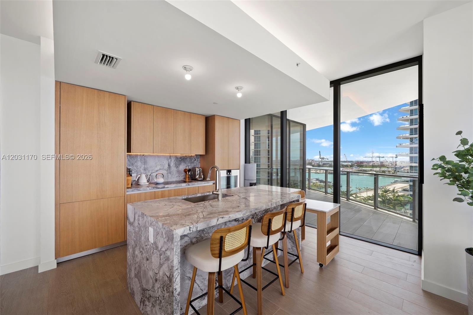500 Alton #1205, Miami Beach FL 33139