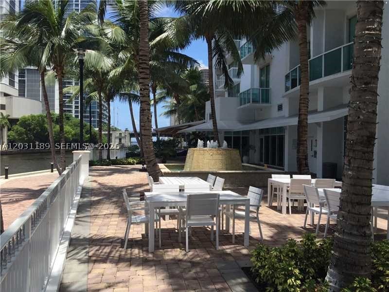 31 SE 5th St #1404, Miami FL 33131