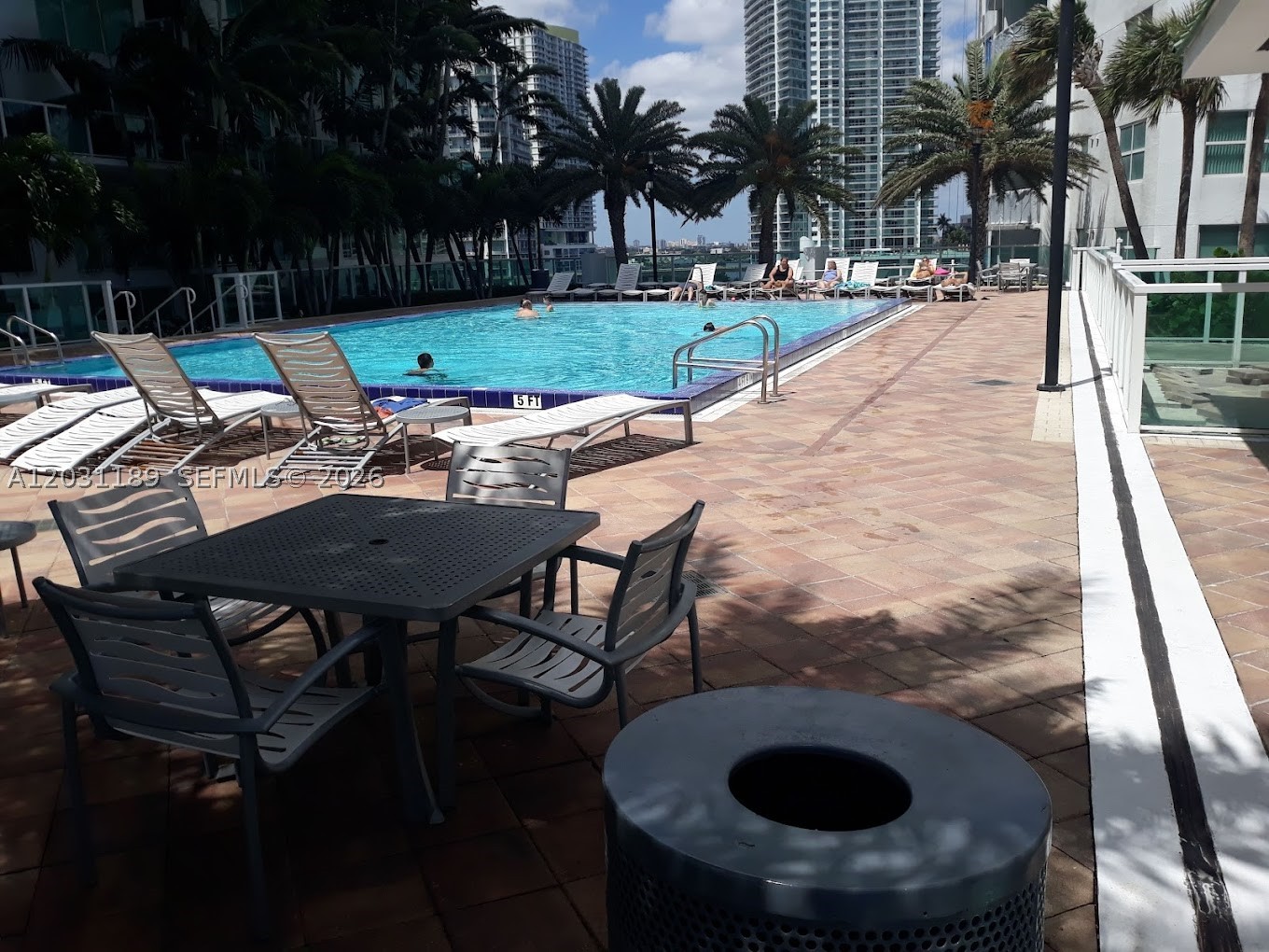 31 SE 5th St #1404, Miami FL 33131