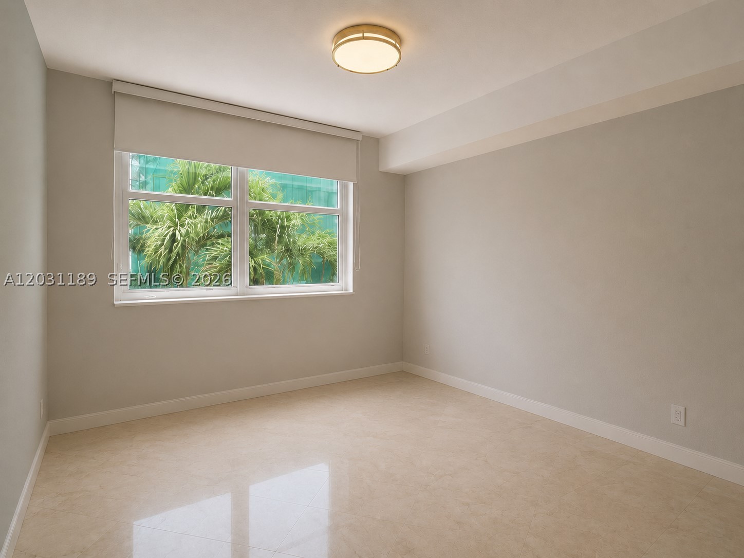 31 SE 5th St #1404, Miami FL 33131