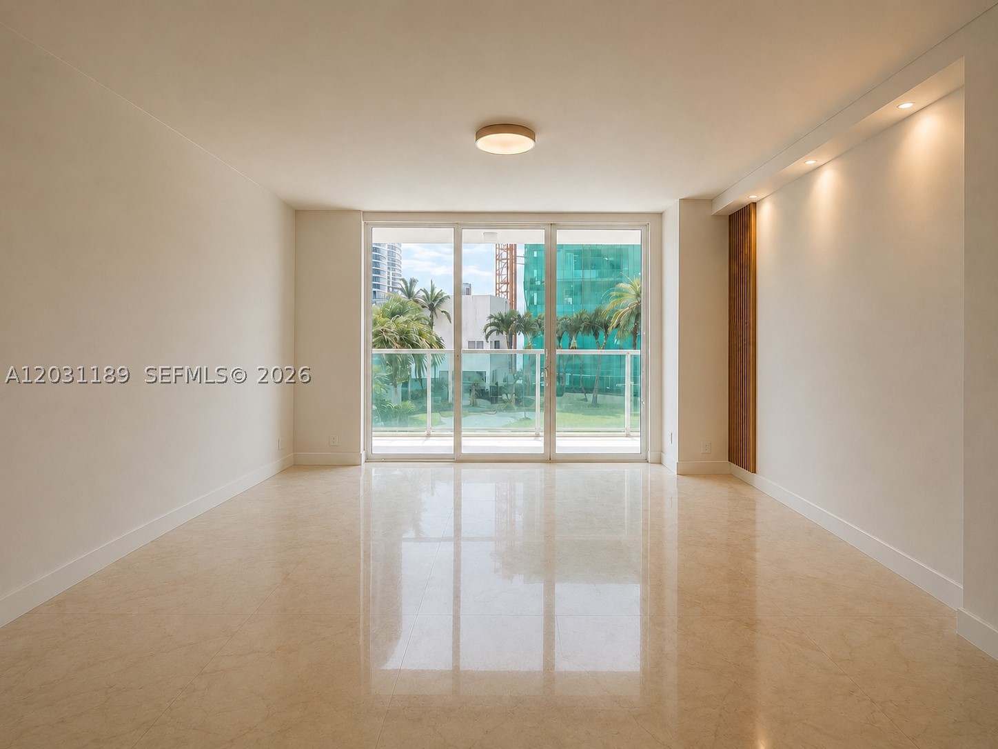 31 SE 5th St #1404, Miami FL 33131