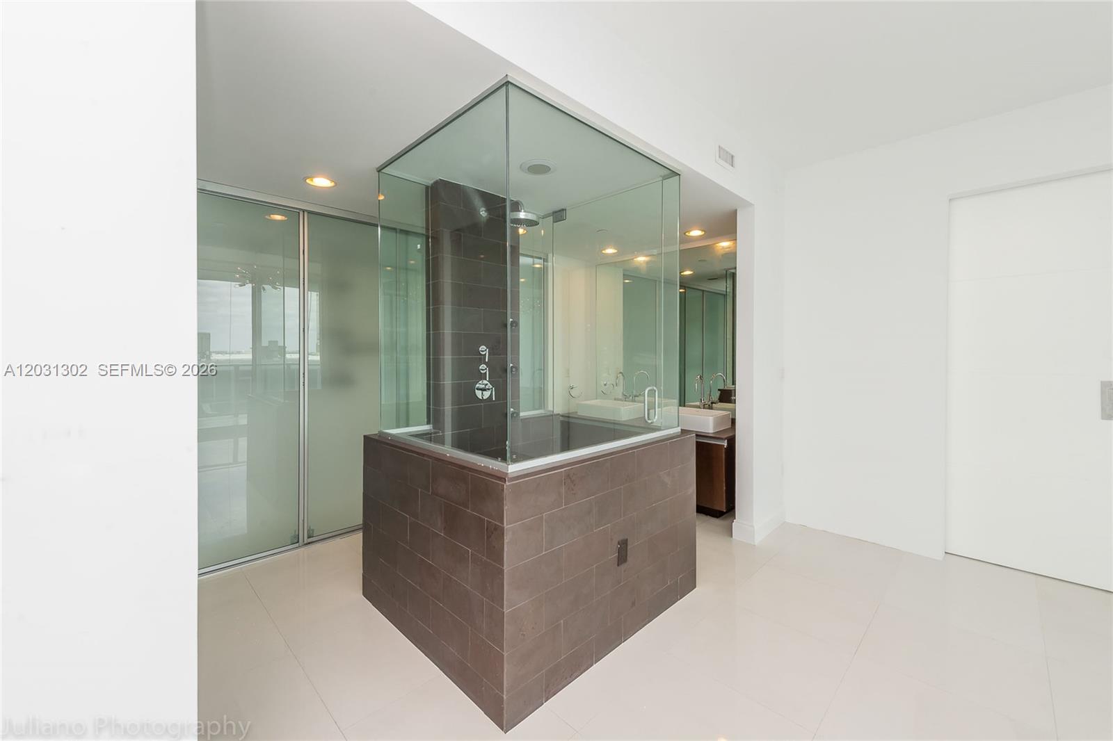 1040 Biscayne Blvd #1205, Miami FL 33132
