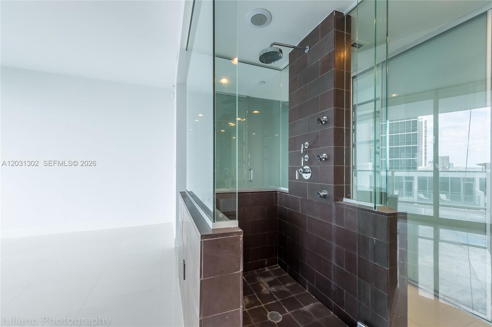 1040 Biscayne Blvd #1205, Miami FL 33132