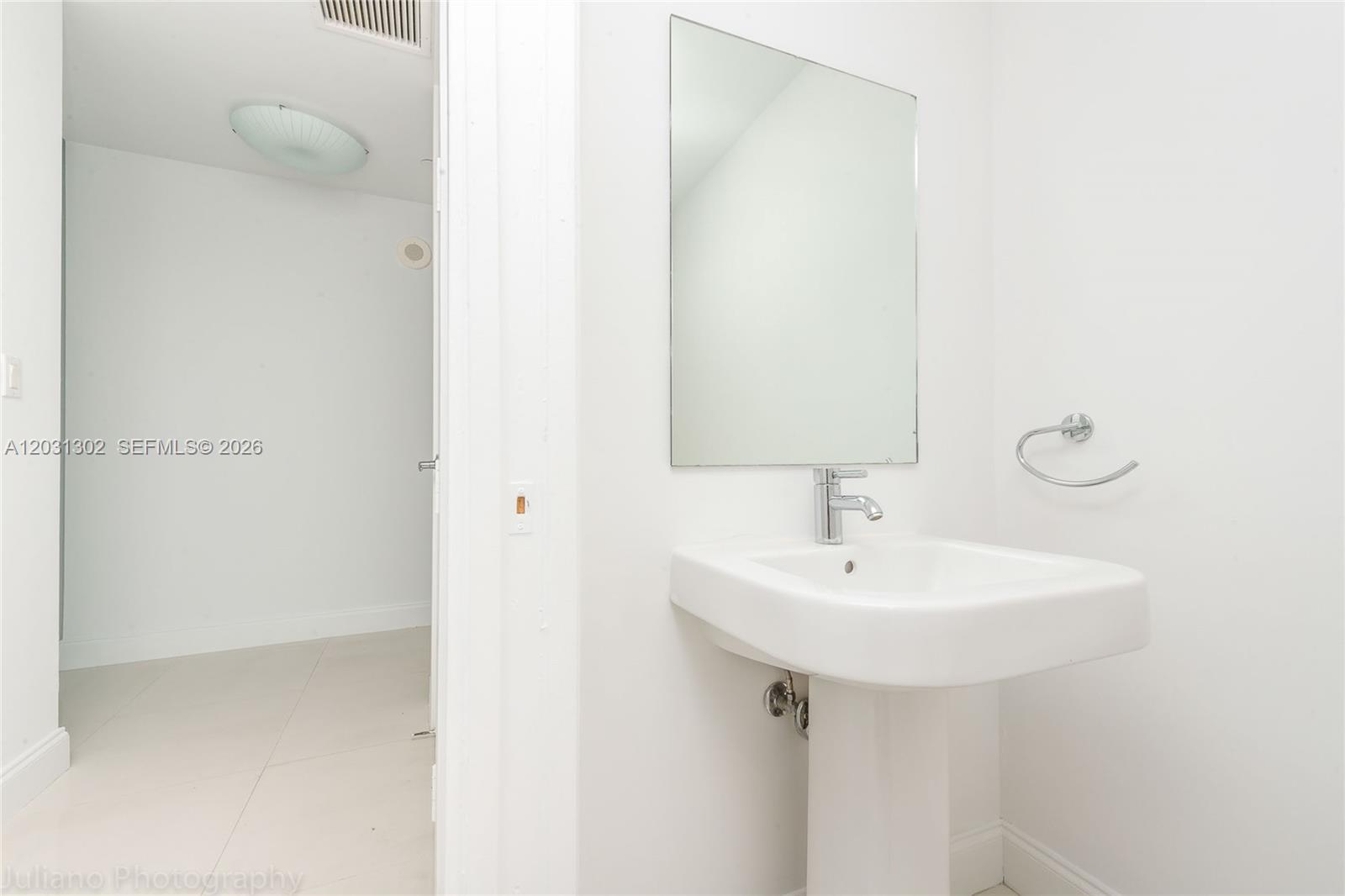 1040 Biscayne Blvd #1205, Miami FL 33132