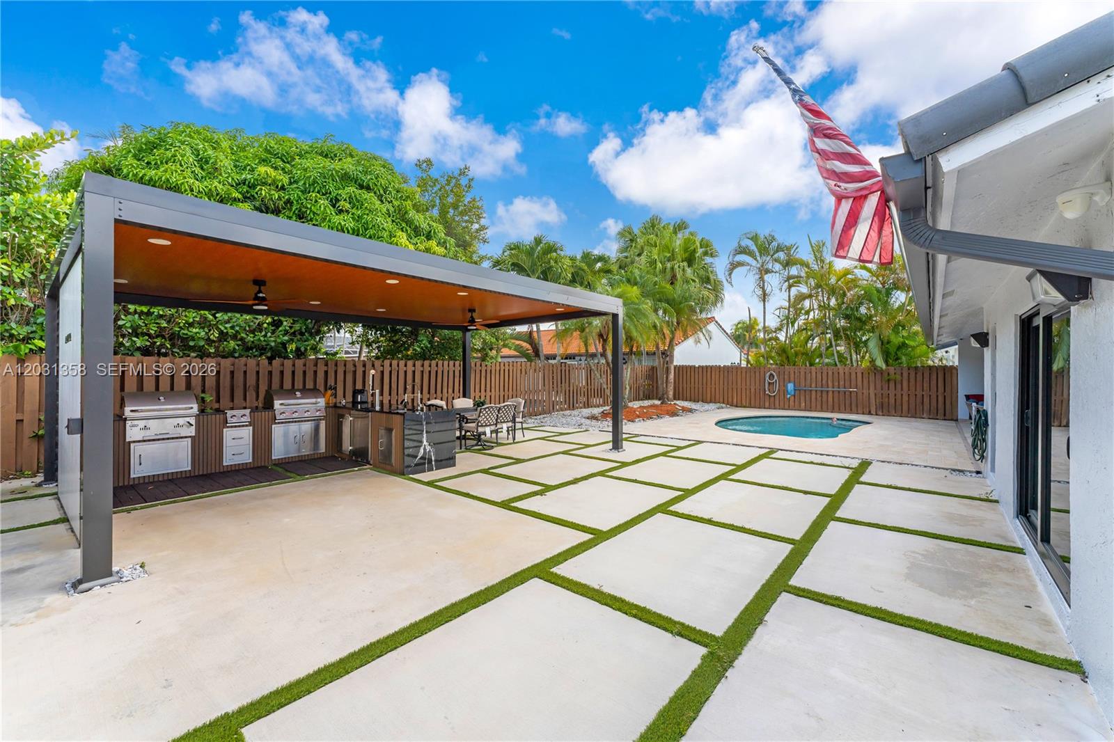 15842 SW 105th St, Miami FL 33196