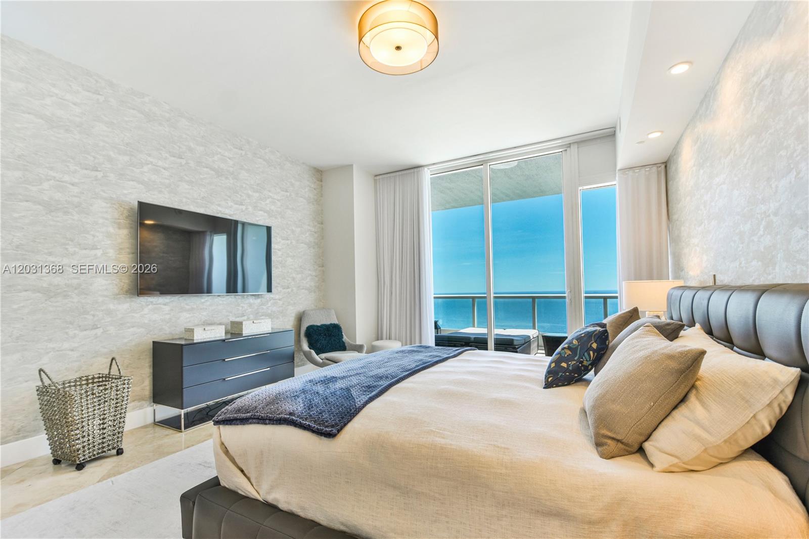 100 S Pointe Dr #2806, Miami Beach FL 33139