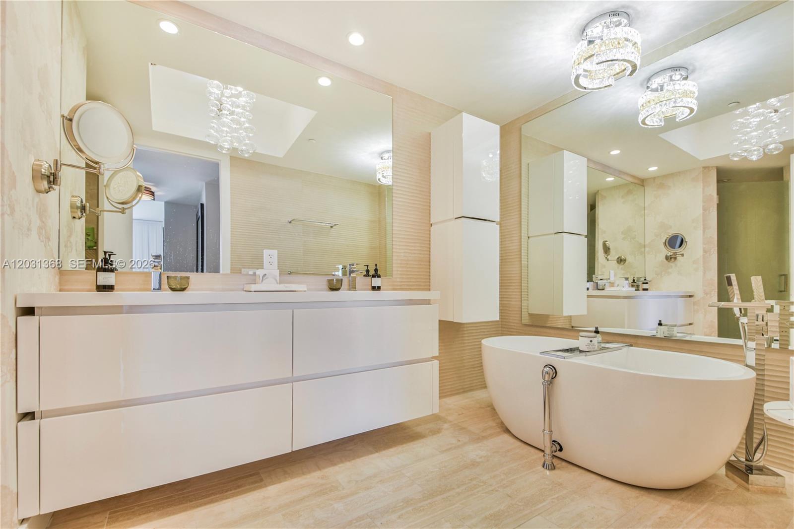 100 S Pointe Dr #2806, Miami Beach FL 33139