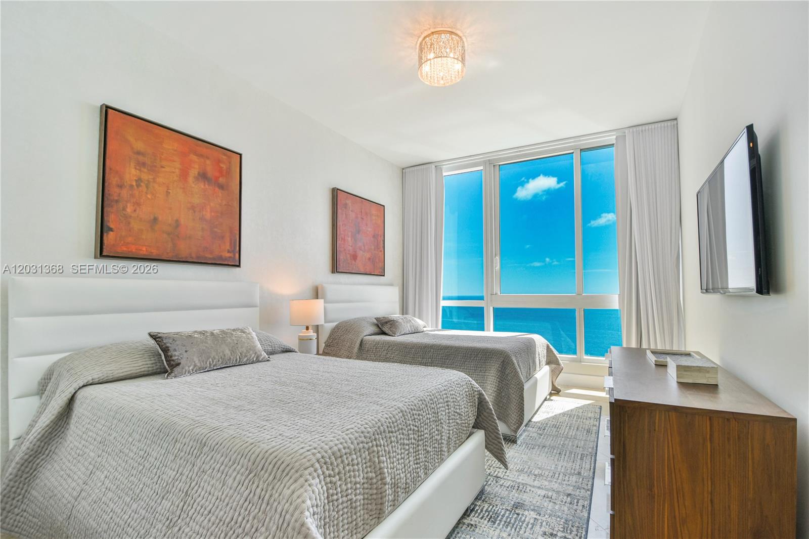 100 S Pointe Dr #2806, Miami Beach FL 33139