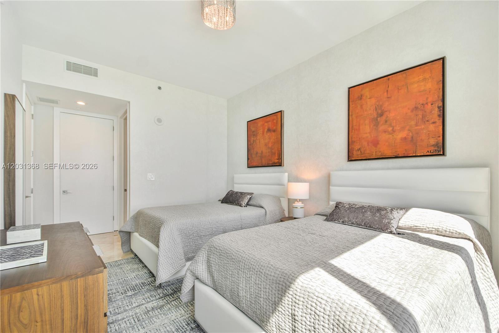 100 S Pointe Dr #2806, Miami Beach FL 33139