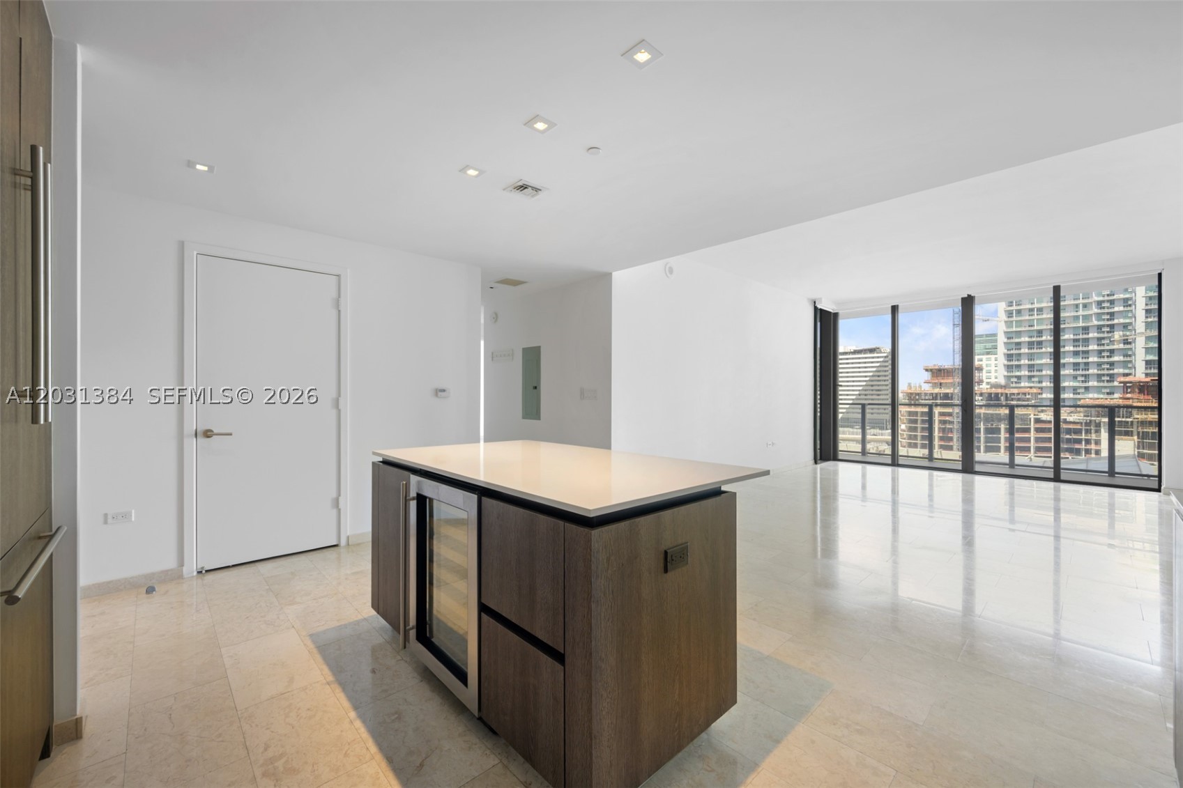 68 SE 6th St #910, Miami FL 33131
