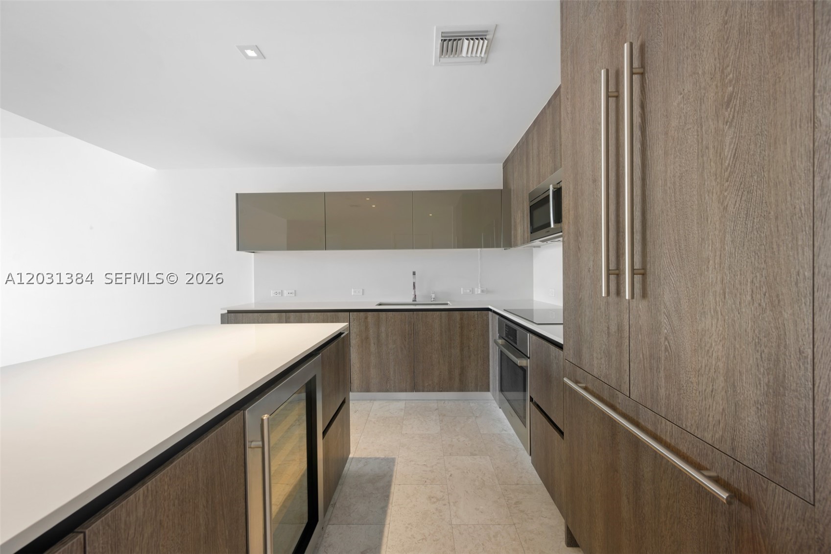 68 SE 6th St #910, Miami FL 33131