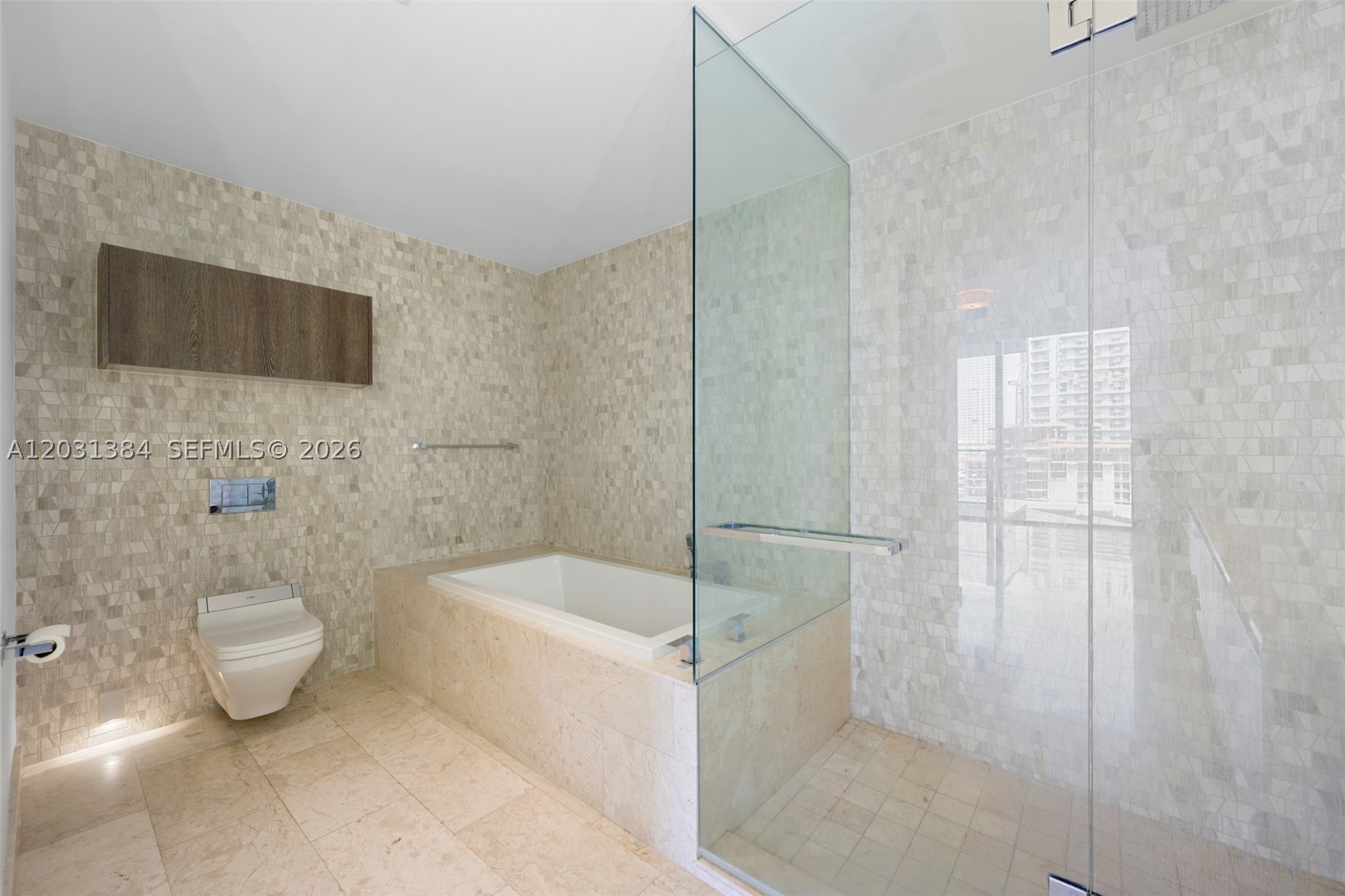 68 SE 6th St #910, Miami FL 33131