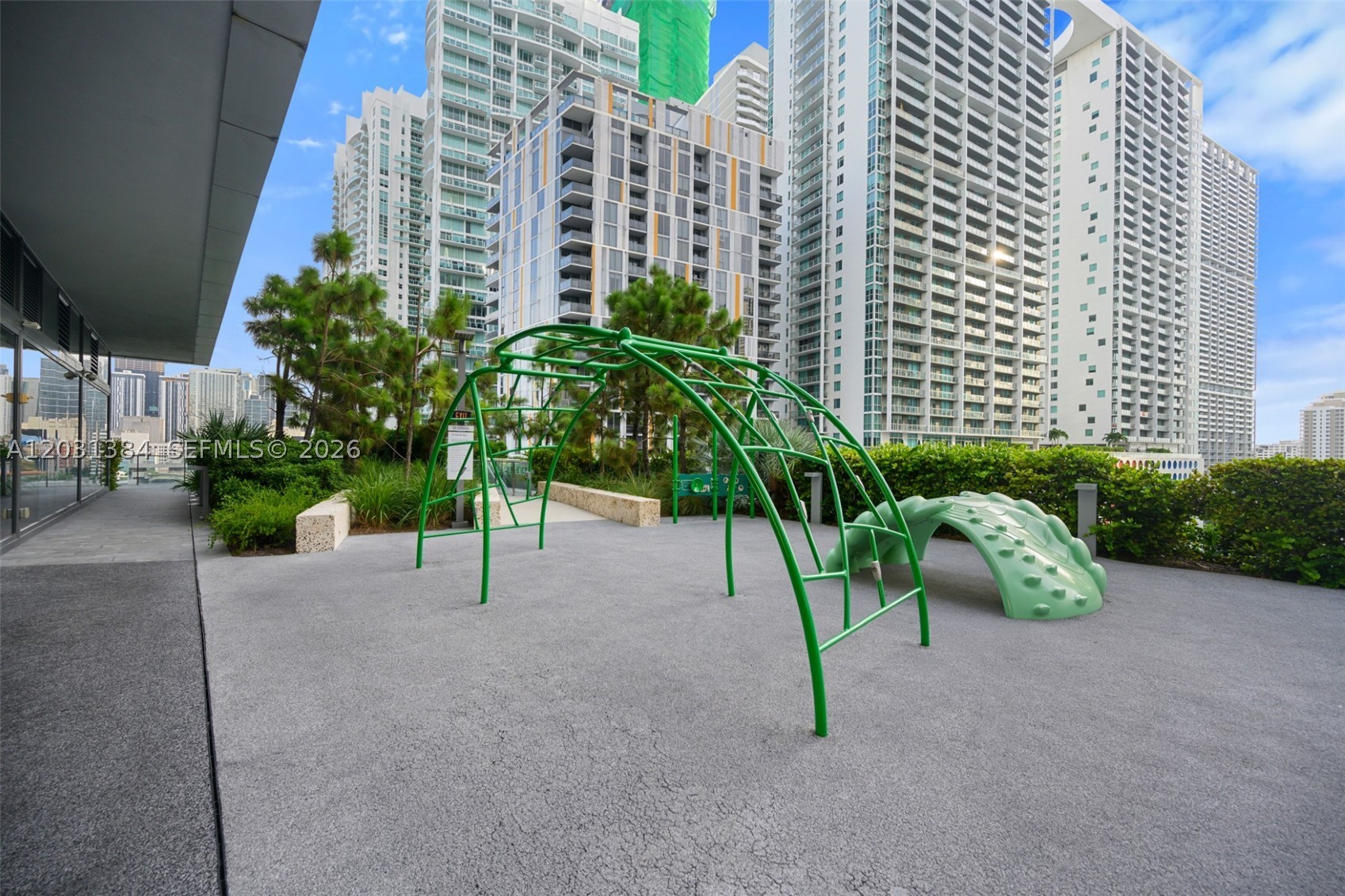 68 SE 6th St #910, Miami FL 33131