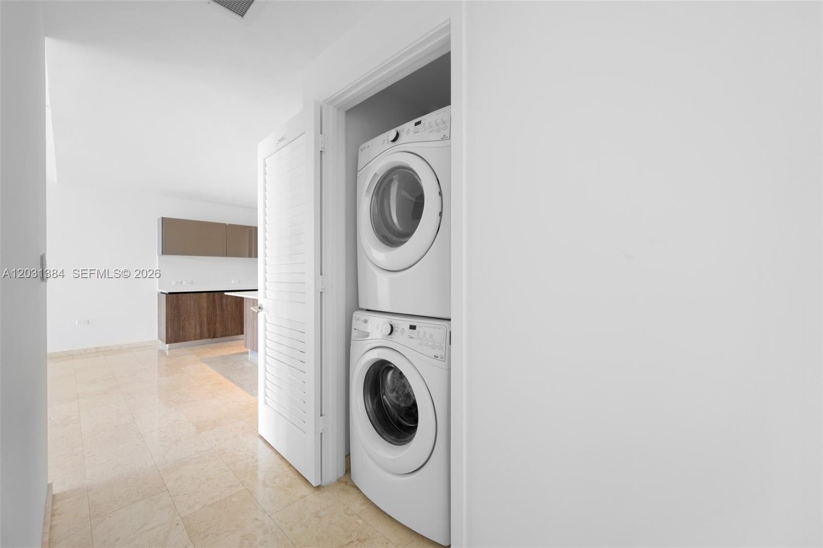 68 SE 6th St #910, Miami FL 33131