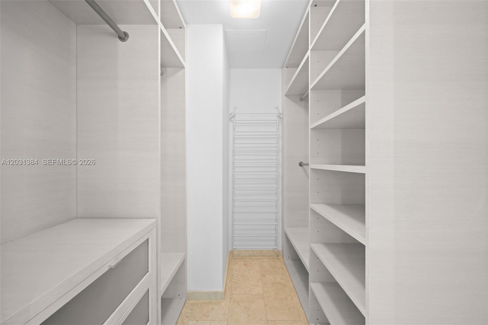 68 SE 6th St #910, Miami FL 33131