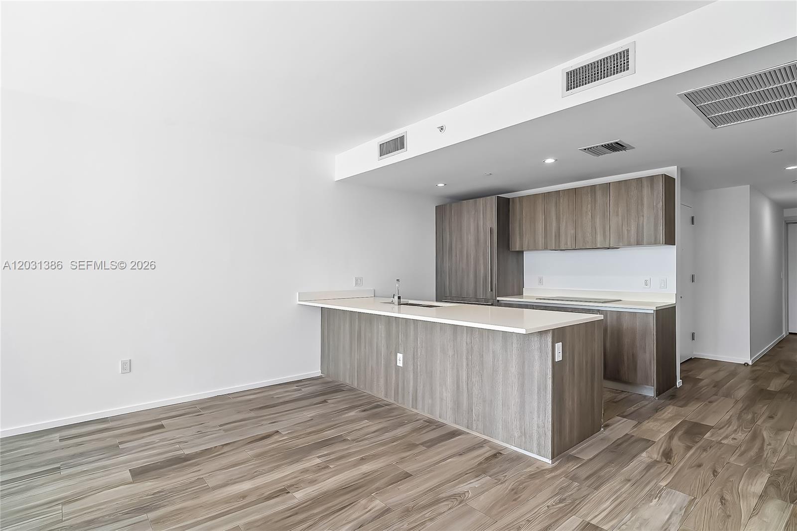 801 S Miami Ave #3704, Miami FL 33130