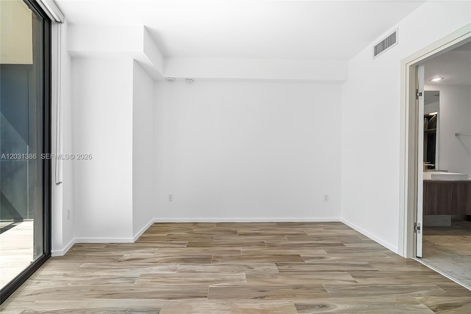 801 S Miami Ave #3704, Miami FL 33130