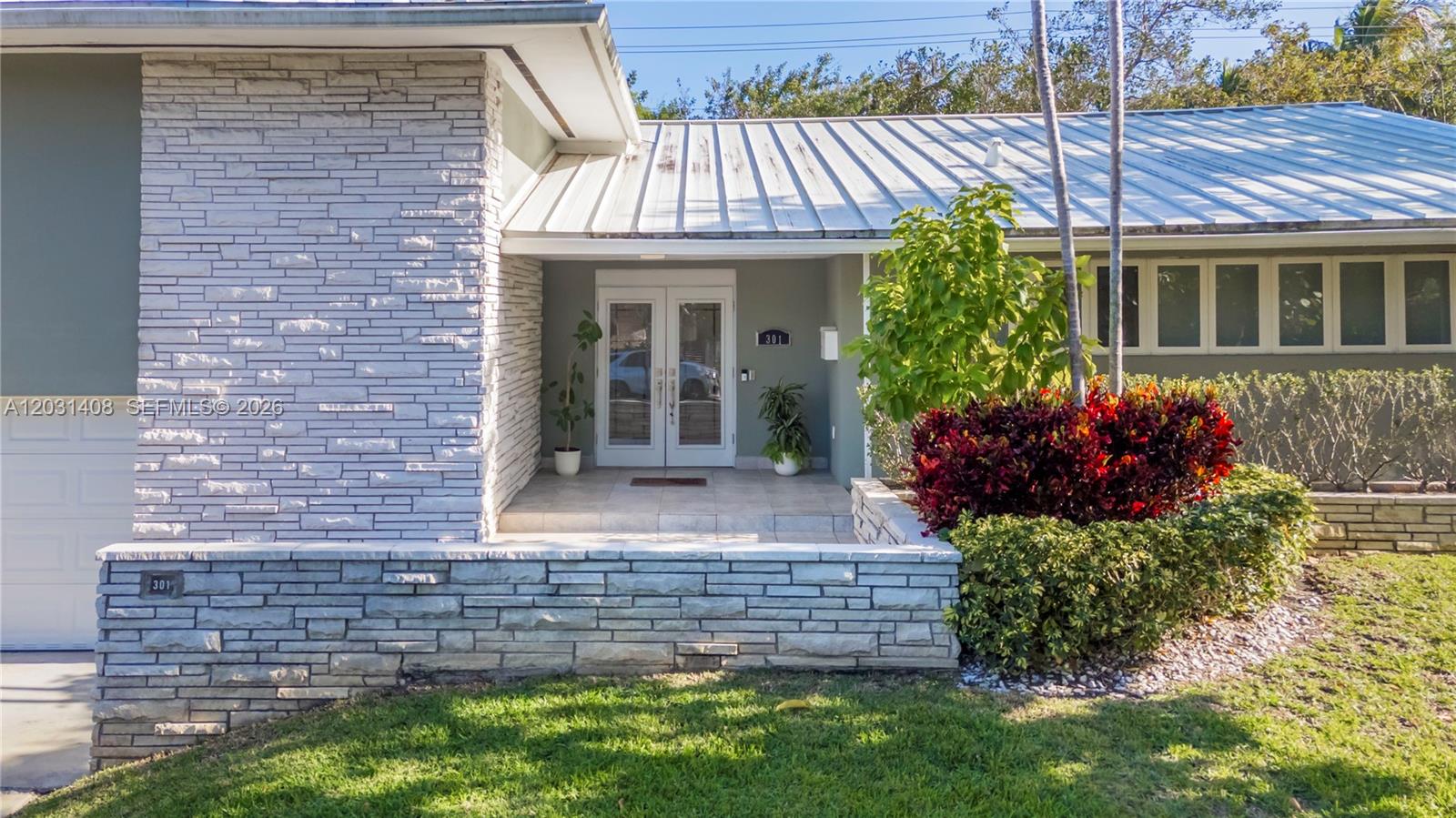 301 E Shore Dr E #301, Miami FL 33133