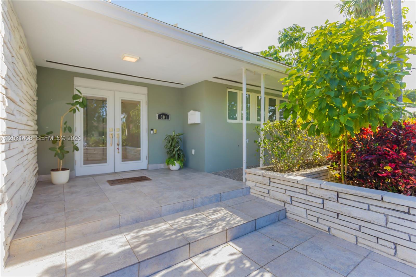 301 E Shore Dr E #301, Miami FL 33133