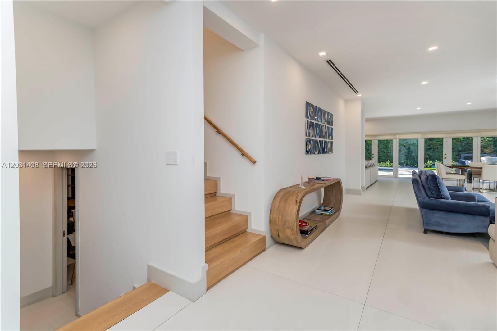 301 E Shore Dr E #301, Miami FL 33133