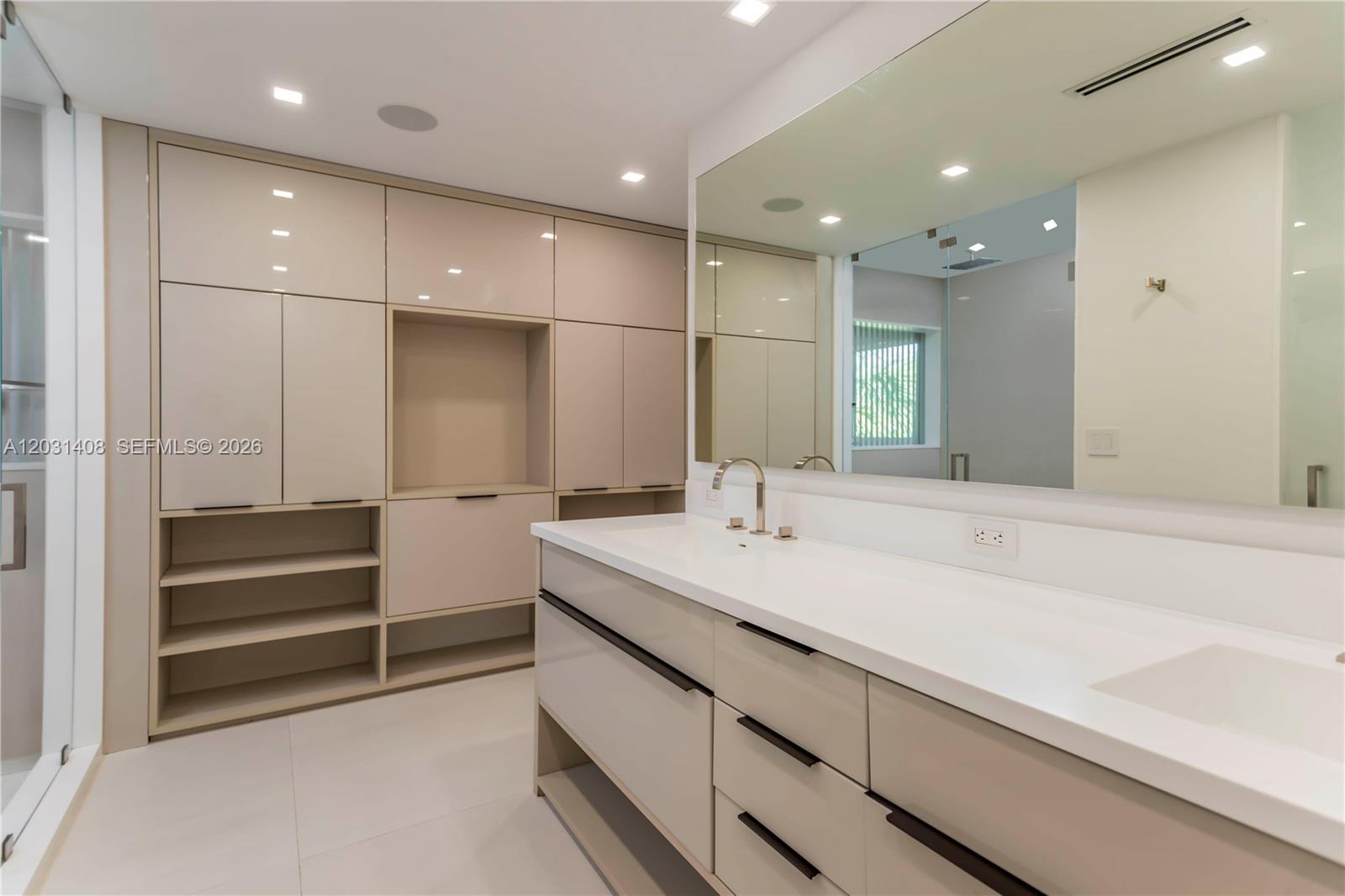 301 E Shore Dr E #301, Miami FL 33133