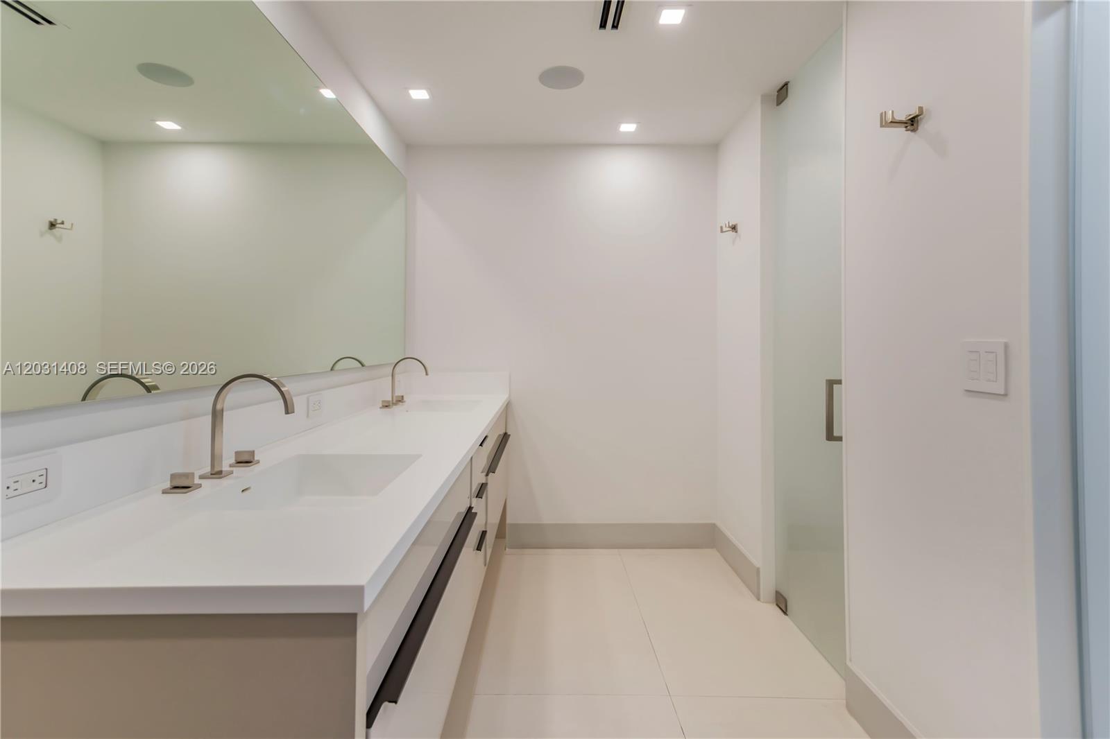 301 E Shore Dr E #301, Miami FL 33133
