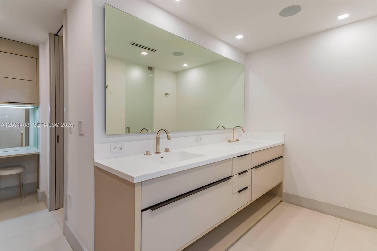 301 E Shore Dr E #301, Miami FL 33133
