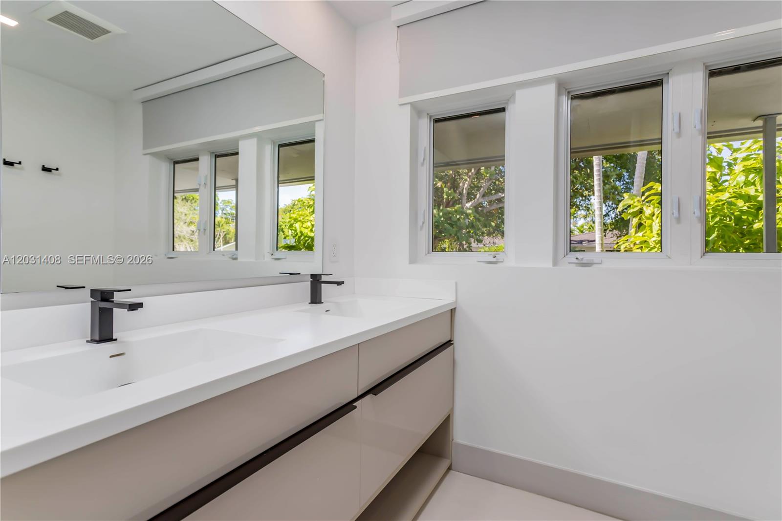 301 E Shore Dr E #301, Miami FL 33133