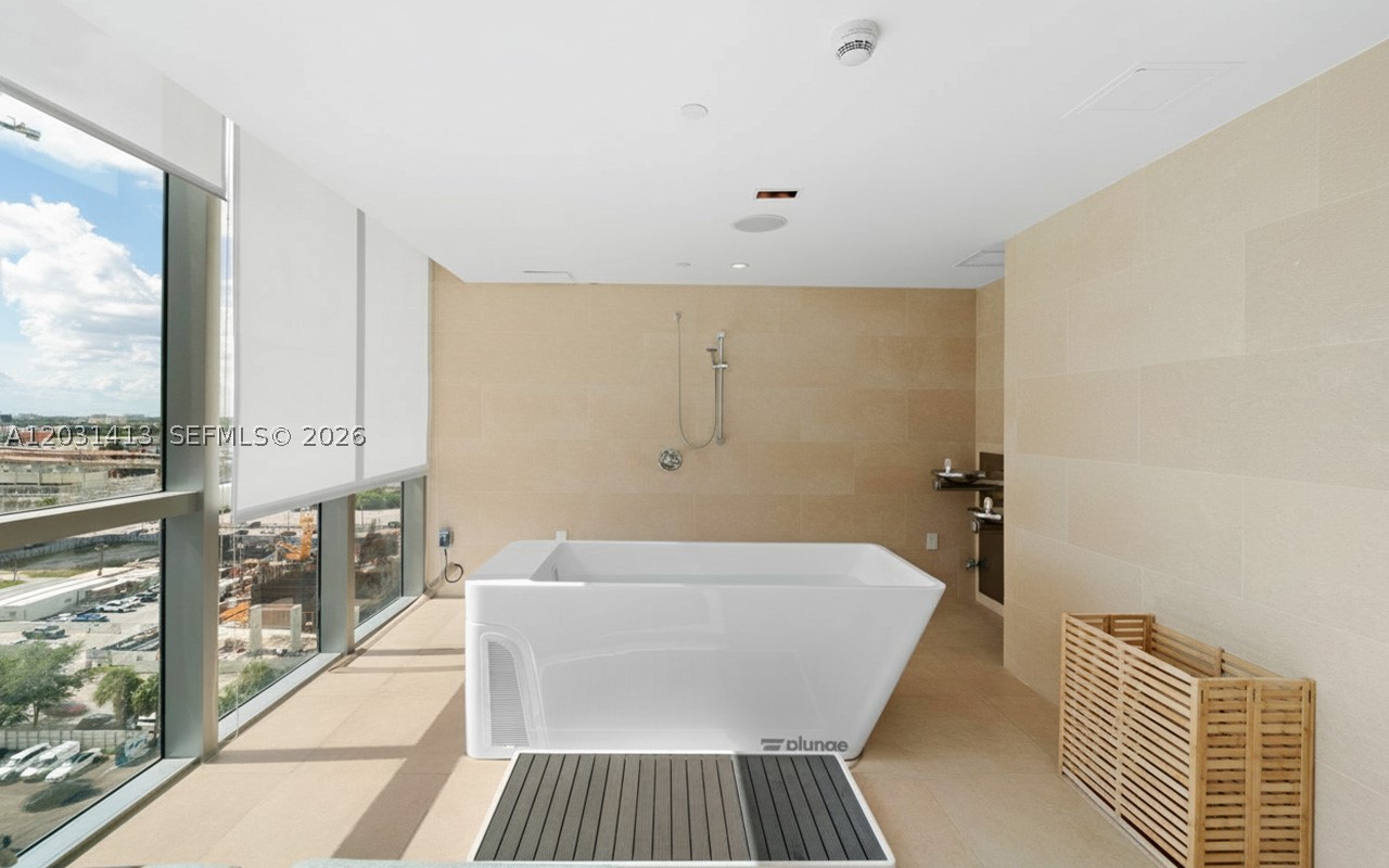 900 Biscayne Blvd #2101, Miami FL 33132
