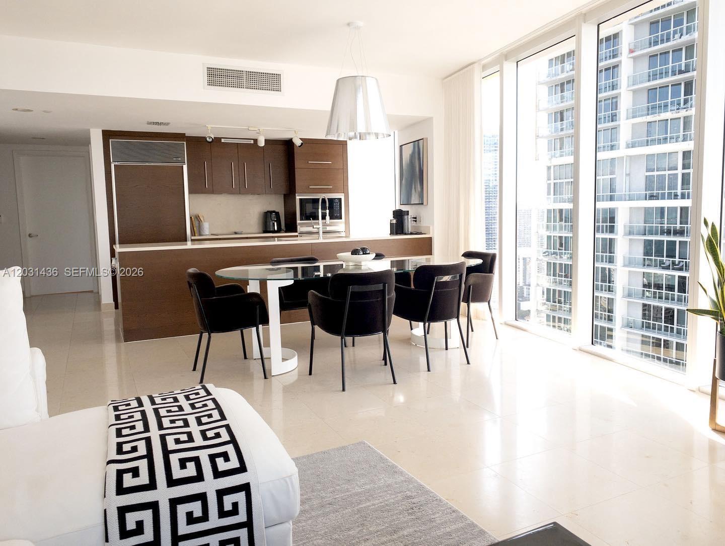 475 Brickell Ave #3915, Miami FL 33131