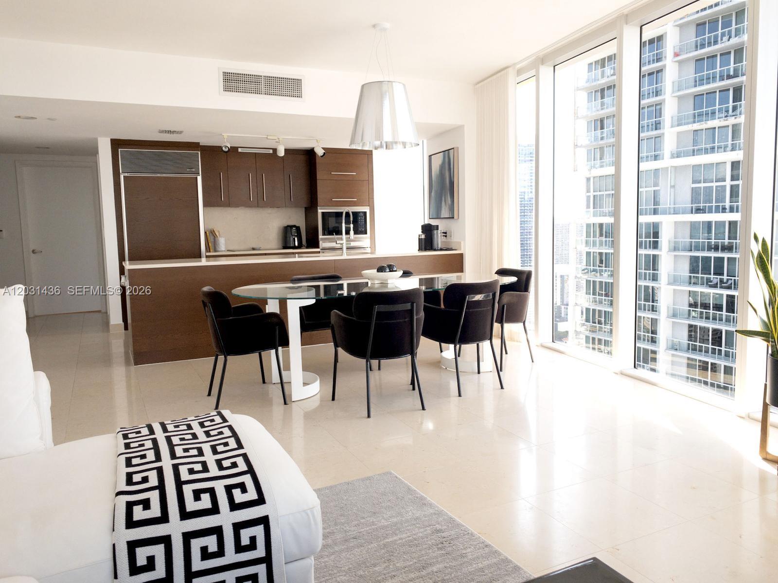 475 Brickell Ave #3915, Miami FL 33131
