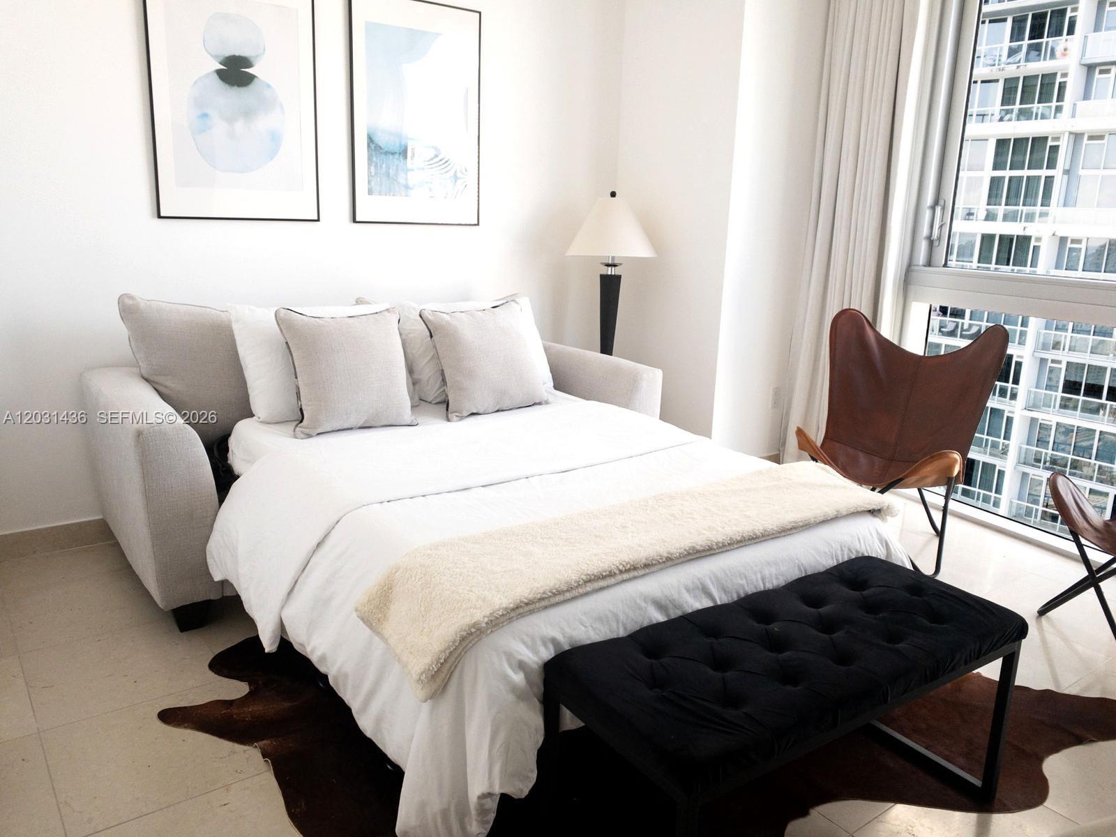 475 Brickell Ave #3915, Miami FL 33131